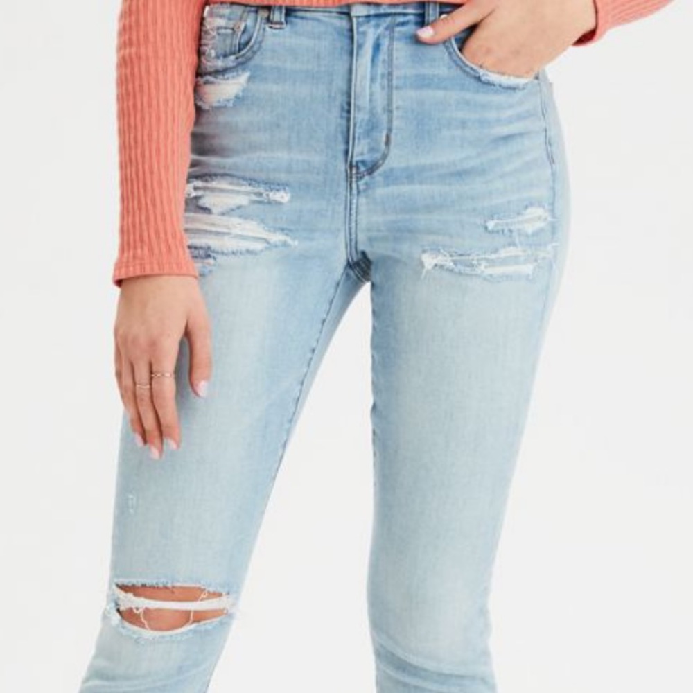 COPY - American Eagle Lightwash Ripped Skinny Jea…